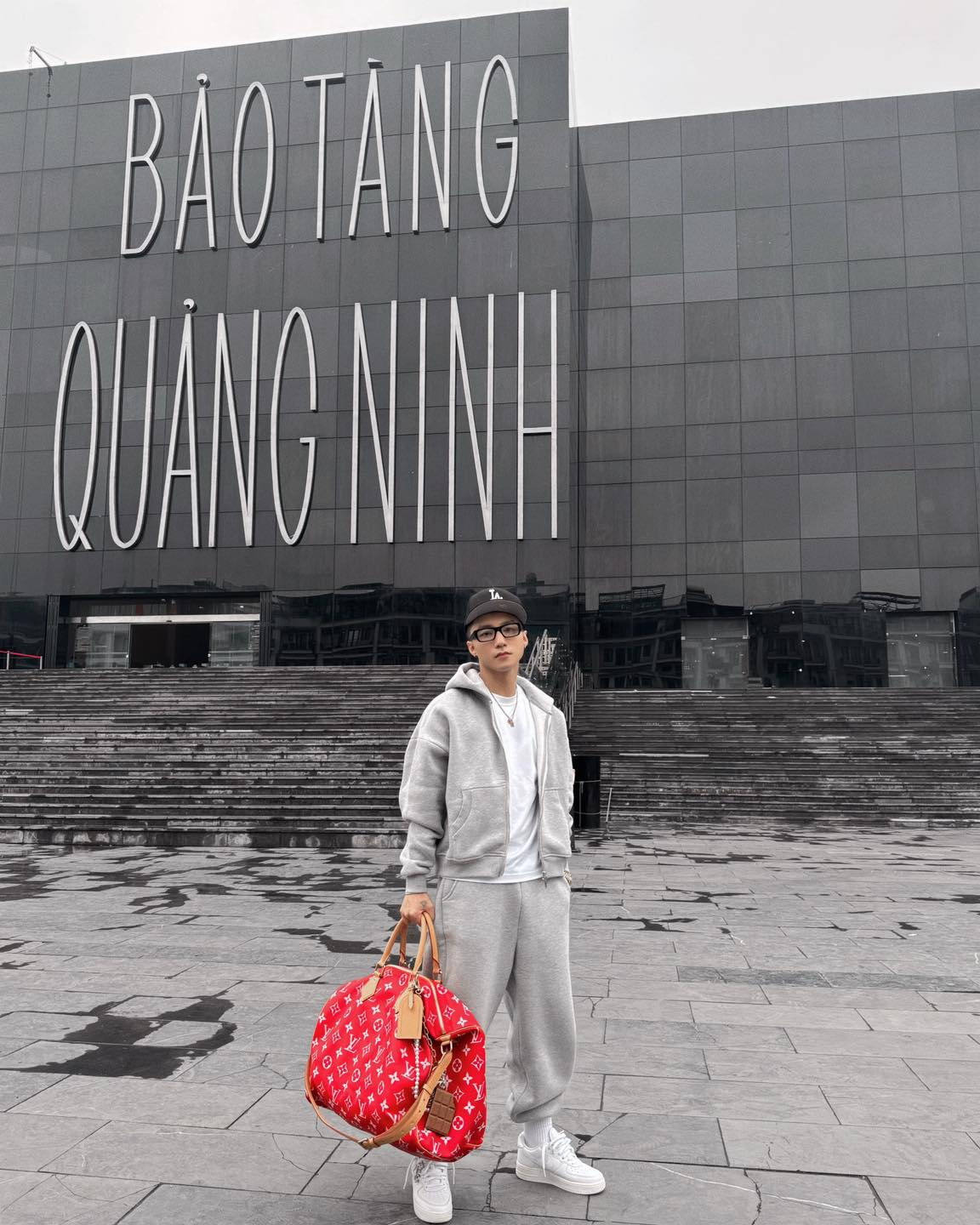 Sơn Tùng M-TP đang toan tính điều gì?- Ảnh 4. Sơn Tùng M-TP đang toan tính điều gì?- Ảnh 4.