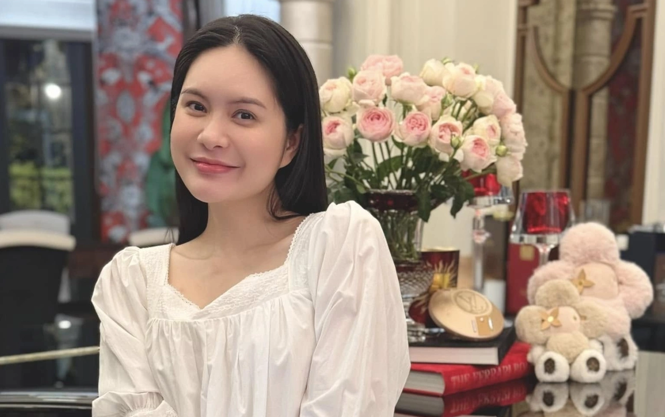 "Nữ đại gia quận 7" Đoàn Di Băng và những lần quảng cáo lố: Kẹo thay cơm, dầu gội "thuần tự nhiên" chứa hoá chất?!- Ảnh 1. "Nữ đại gia quận 7" Đoàn Di Băng và những lần quảng cáo lố: Kẹo thay cơm, dầu gội "thuần tự nhiên" chứa hoá chất?!- Ảnh 1.