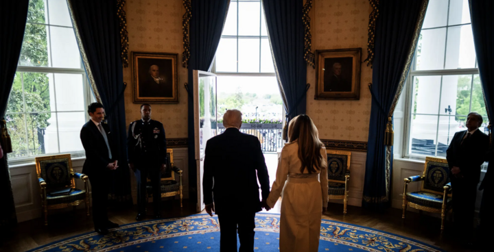 Bà Melania ở đâu khi ông Trump 'khuấy đảo' thế giới?- Ảnh 1. Bà Melania ở đâu khi ông Trump 'khuấy đảo' thế giới?- Ảnh 1.