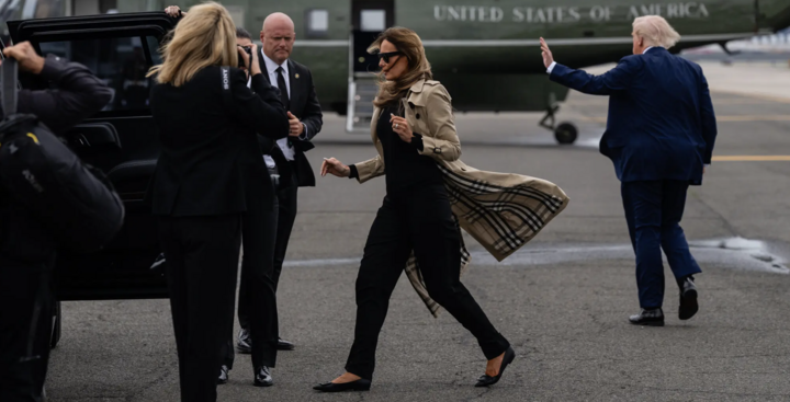 Bà Melania ở đâu khi ông Trump 'khuấy đảo' thế giới?- Ảnh 3. Bà Melania ở đâu khi ông Trump 'khuấy đảo' thế giới?- Ảnh 3.