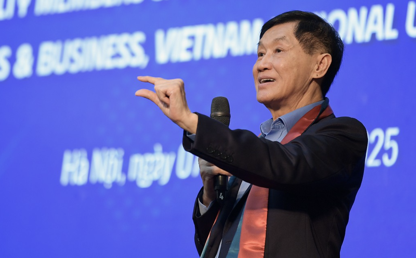 "Ông trùm" hàng hiệu Johnathan Hạnh Nguyễn: 'Đầu óc người Việt không thua kém ai, chỉ là các bạn chưa sử dụng'- Ảnh 1. "Ông trùm" hàng hiệu Johnathan Hạnh Nguyễn: 'Đầu óc người Việt không thua kém ai, chỉ là các bạn chưa sử dụng'- Ảnh 1.