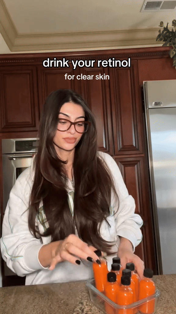 Món nước màu cam khiến loạt tín đồ beauty mê tít: Là retinol tự nhiên có đầy ở chợ, trẻ hóa da từ bên trong mà không lo kích ứng- Ảnh 6. Món nước màu cam khiến loạt tín đồ beauty mê tít: Là retinol tự nhiên có đầy ở chợ, trẻ hóa da từ bên trong mà không lo kích ứng- Ảnh 6.