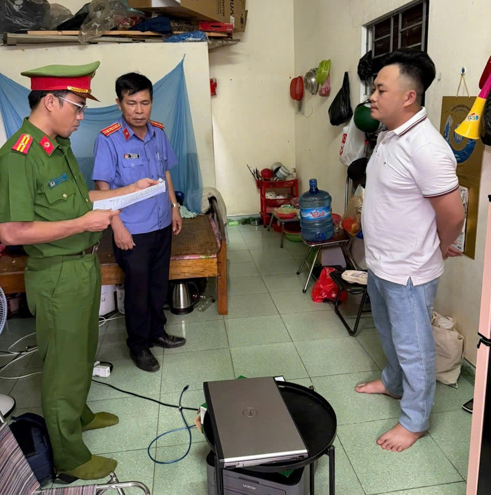 Thanh niên vay tiền người quen 3,7 tỷ đồng nói để đáo hạn ngân hàng rồi Thanh niên vay tiền người quen 3,7 tỷ đồng nói để đáo hạn ngân hàng rồi
