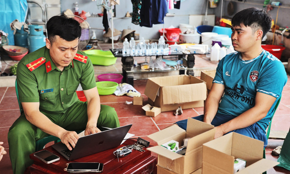 Sữa giả, thuốc giả, mỹ phẩm giả... nhưng ung thư là thật: Vì sao người tiêu dùng dễ "sập bẫy", bạn hoàn toàn có thể là nạn nhân tiếp theo- Ảnh 4. Sữa giả, thuốc giả, mỹ phẩm giả... nhưng ung thư là thật: Vì sao người tiêu dùng dễ "sập bẫy", bạn hoàn toàn có thể là nạn nhân tiếp theo- Ảnh 4.