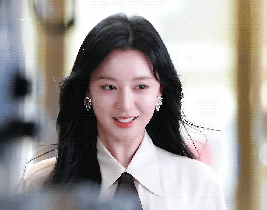 "Nàng thơ quý tộc" xứ Hàn hút hồn với khí chất quá tiểu thư: Sang đến độ stylist chỉ nhìn mà không dám chỉnh váy- Ảnh 6.