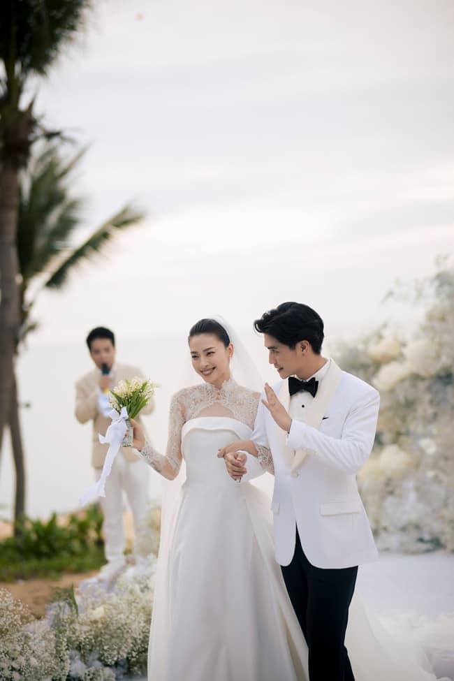 3 năm hôn nhân của Ngô Thanh Vân: Được chồng kém 11 tuổi chăm hơn em bé, ngoại hình gây ngạc nhiên khi mang thai lần đầu ở tuổi 46- Ảnh 1. 3 năm hôn nhân của Ngô Thanh Vân: Được chồng kém 11 tuổi chăm hơn em bé, ngoại hình gây ngạc nhiên khi mang thai lần đầu ở tuổi 46- Ảnh 1.