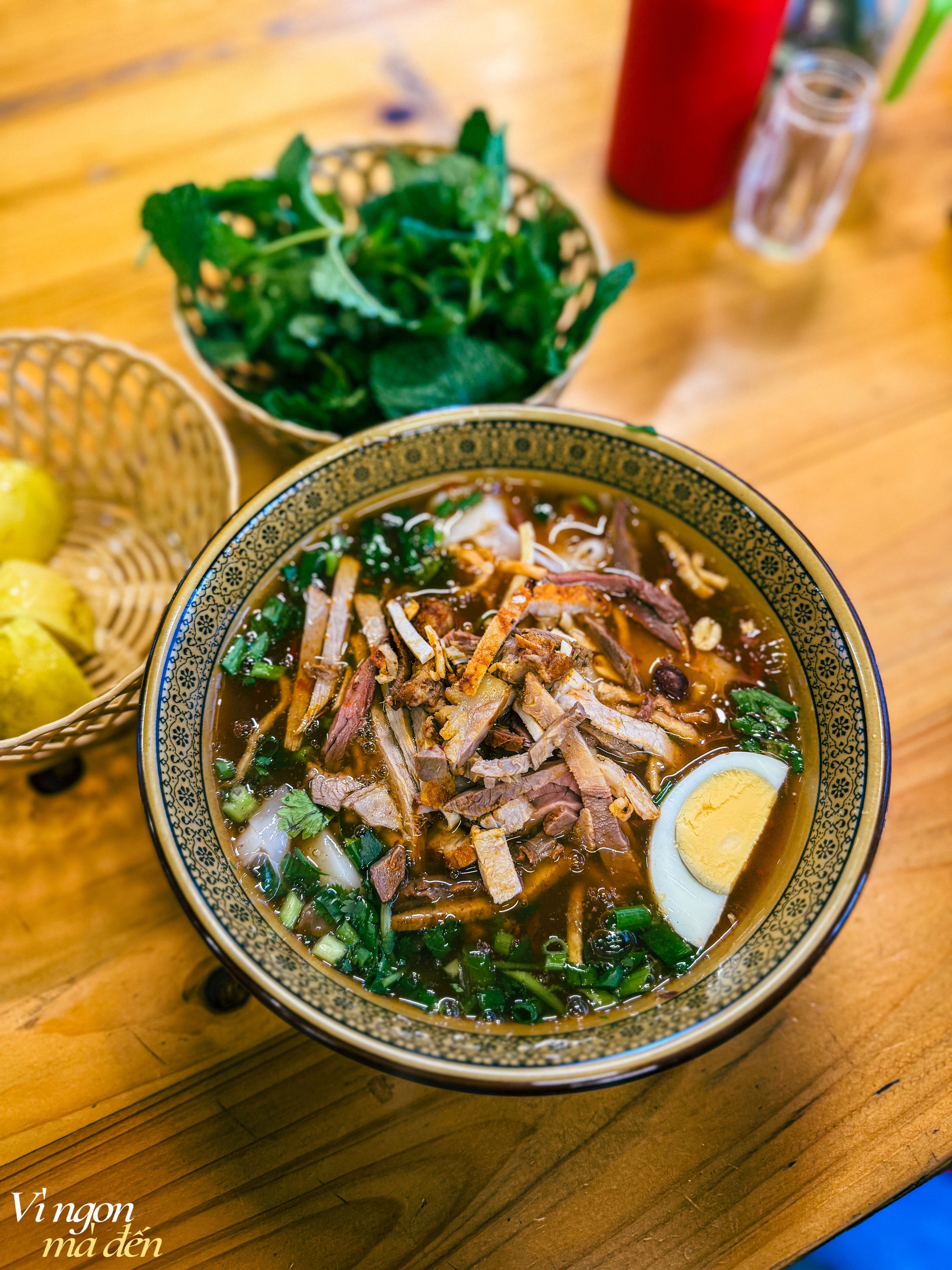 Ăn gì ở Sa Pa? Gỏi cá tầm lạ miệng, bún chả chan độc đáo hay phở hồng Bắc Hà ăn một lần nhớ mãi?- Ảnh 17. Ăn gì ở Sa Pa? Gỏi cá tầm lạ miệng, bún chả chan độc đáo hay phở hồng Bắc Hà ăn một lần nhớ mãi?- Ảnh 17.