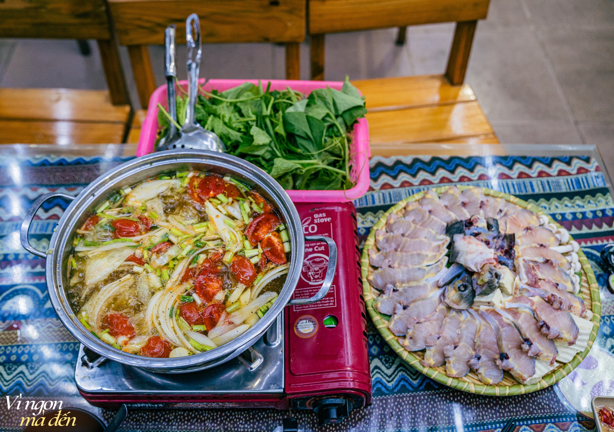 Ăn gì ở Sa Pa? Gỏi cá tầm lạ miệng, bún chả chan độc đáo hay phở hồng Bắc Hà ăn một lần nhớ mãi?- Ảnh 3. Ăn gì ở Sa Pa? Gỏi cá tầm lạ miệng, bún chả chan độc đáo hay phở hồng Bắc Hà ăn một lần nhớ mãi?- Ảnh 3.