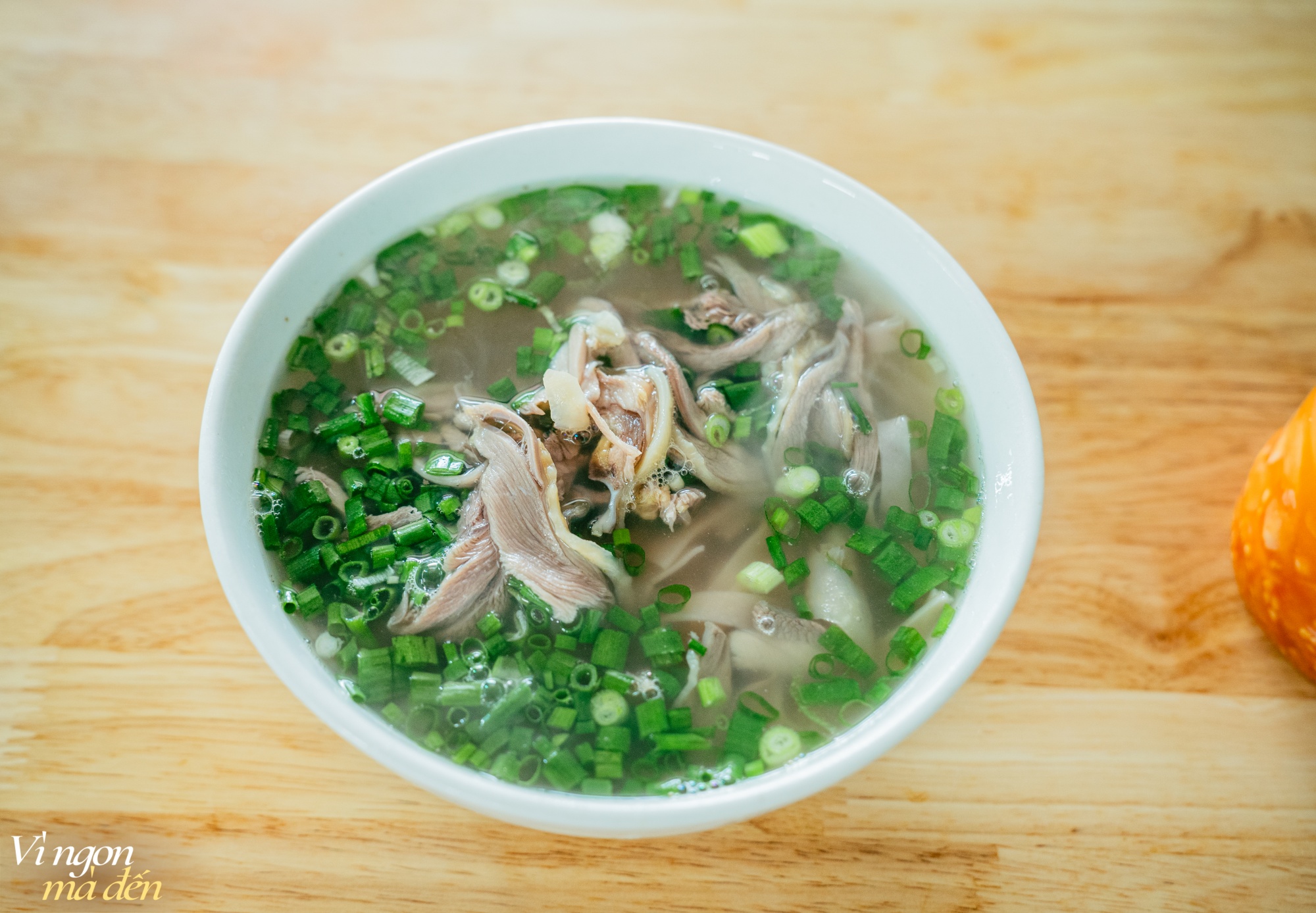 Ăn gì ở Sa Pa? Gỏi cá tầm lạ miệng, bún chả chan độc đáo hay phở hồng Bắc Hà ăn một lần nhớ mãi?- Ảnh 10. Ăn gì ở Sa Pa? Gỏi cá tầm lạ miệng, bún chả chan độc đáo hay phở hồng Bắc Hà ăn một lần nhớ mãi?- Ảnh 10.