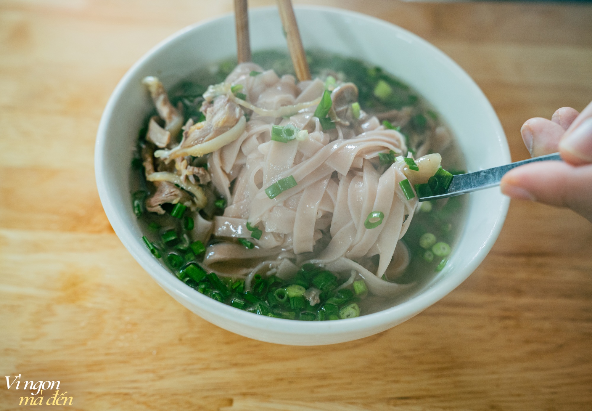 Ăn gì ở Sa Pa? Gỏi cá tầm lạ miệng, bún chả chan độc đáo hay phở hồng Bắc Hà ăn một lần nhớ mãi?- Ảnh 11. Ăn gì ở Sa Pa? Gỏi cá tầm lạ miệng, bún chả chan độc đáo hay phở hồng Bắc Hà ăn một lần nhớ mãi?- Ảnh 11.