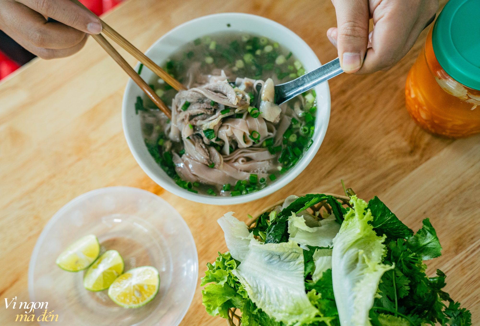 Ăn gì ở Sa Pa? Gỏi cá tầm lạ miệng, bún chả chan độc đáo hay phở hồng Bắc Hà ăn một lần nhớ mãi?- Ảnh 9. Ăn gì ở Sa Pa? Gỏi cá tầm lạ miệng, bún chả chan độc đáo hay phở hồng Bắc Hà ăn một lần nhớ mãi?- Ảnh 9.