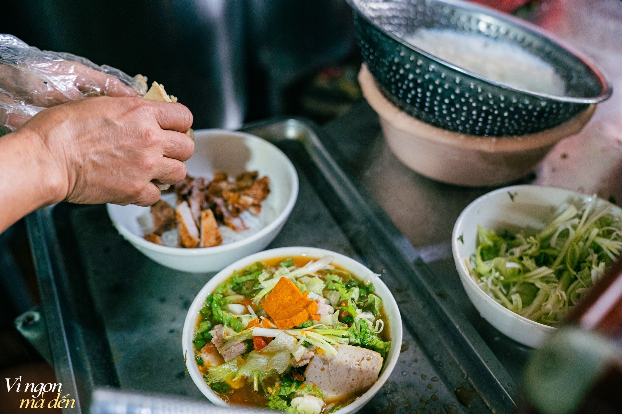 Ăn gì ở Sa Pa? Gỏi cá tầm lạ miệng, bún chả chan độc đáo hay phở hồng Bắc Hà ăn một lần nhớ mãi?- Ảnh 13. Ăn gì ở Sa Pa? Gỏi cá tầm lạ miệng, bún chả chan độc đáo hay phở hồng Bắc Hà ăn một lần nhớ mãi?- Ảnh 13.