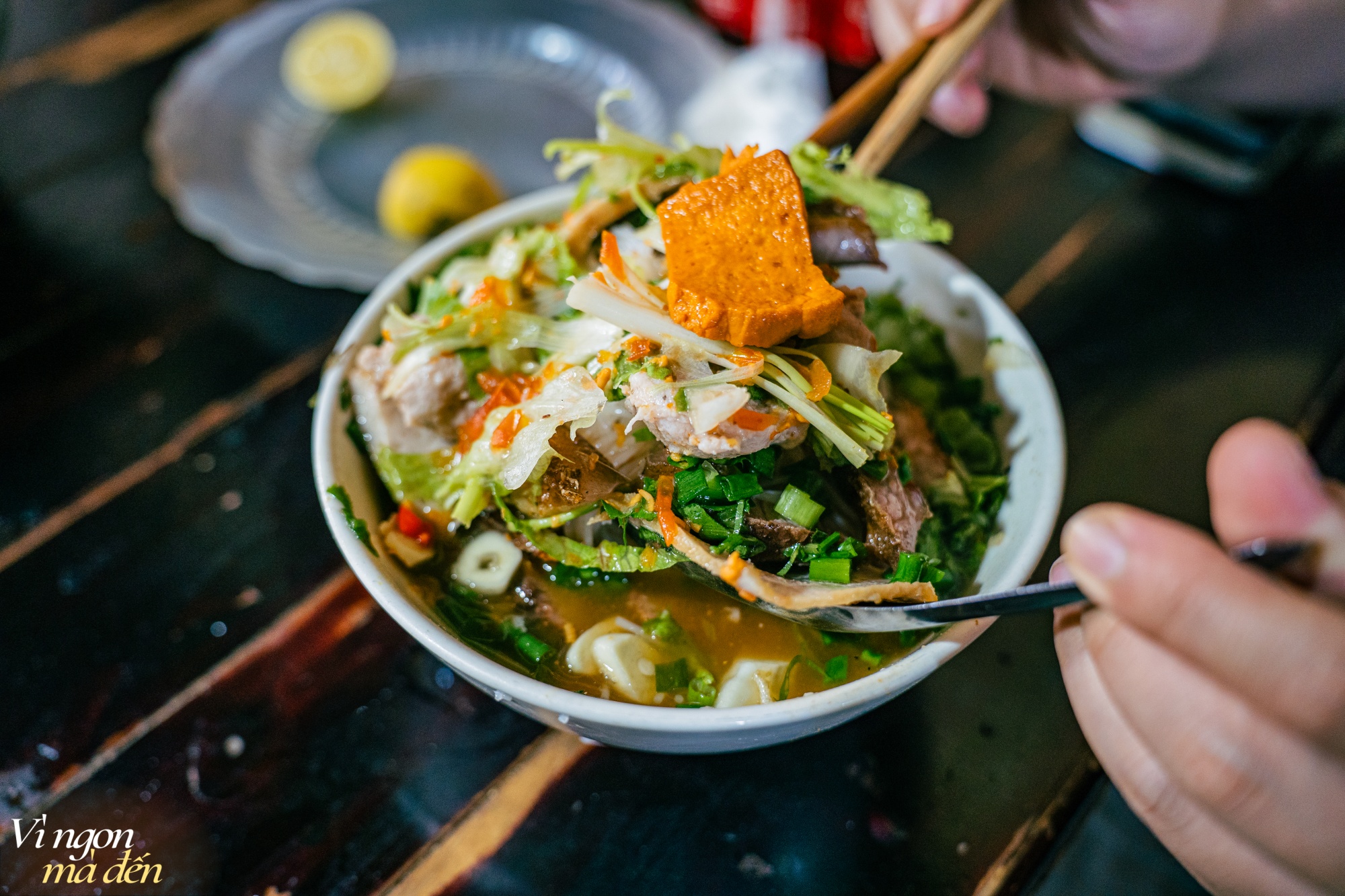 Ăn gì ở Sa Pa? Gỏi cá tầm lạ miệng, bún chả chan độc đáo hay phở hồng Bắc Hà ăn một lần nhớ mãi?- Ảnh 15. Ăn gì ở Sa Pa? Gỏi cá tầm lạ miệng, bún chả chan độc đáo hay phở hồng Bắc Hà ăn một lần nhớ mãi?- Ảnh 15.