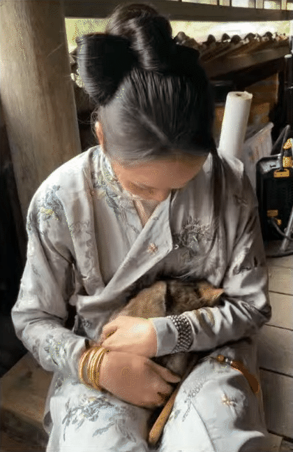 Ái nữ nhà quan trong "Thám tử Kiên": Nổi tiếng mê mèo, xây cả "villa" đầy đủ tiện nghi cho mèo- Ảnh 3. Ái nữ nhà quan trong "Thám tử Kiên": Nổi tiếng mê mèo, xây cả "villa" đầy đủ tiện nghi cho mèo- Ảnh 3.