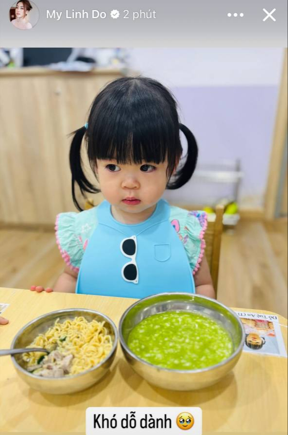 Đỗ Mỹ Linh cùng Chủ tịch Hà Nội FC hẹn hò sang chảnh ở nước ngoài, không quên ái nữ Đỗ Mỹ Linh cùng Chủ tịch Hà Nội FC hẹn hò sang chảnh ở nước ngoài, không quên ái nữ