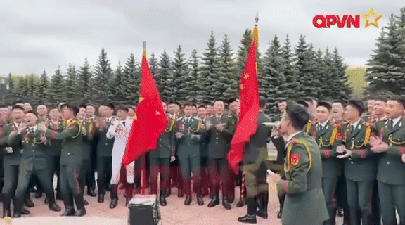Khi các quân nhân Việt Nam “thoát vai”: Đồng ca hit quốc dân của 1 Anh Trai, san phẳng sân khấu với màn dancesport cực nghệ- Ảnh 3. Khi các quân nhân Việt Nam “thoát vai”: Đồng ca hit quốc dân của 1 Anh Trai, san phẳng sân khấu với màn dancesport cực nghệ- Ảnh 3.