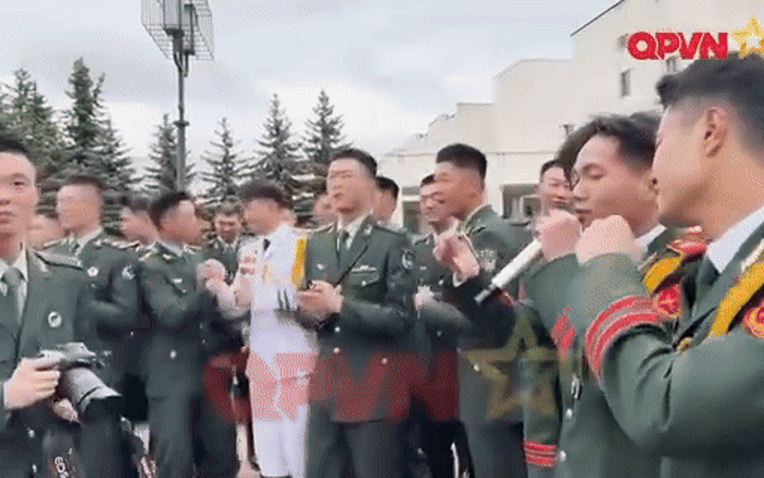 Khi các quân nhân Việt Nam “thoát vai”: Đồng ca hit quốc dân của 1 Anh Trai, san phẳng sân khấu với màn dancesport cực nghệ- Ảnh 1.