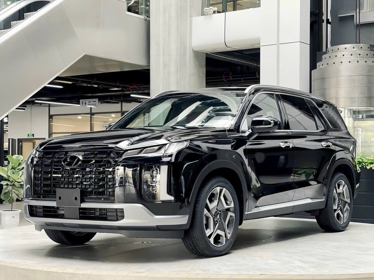 Hyundai giảm giá hàng loạt xe tháng 5: Palisade nay góp mặt giảm tới cả trăm triệu đồng, Accent giảm giá xuống tiệm cận Kia Morning- Ảnh 1. Hyundai giảm giá hàng loạt xe tháng 5: Palisade nay góp mặt giảm tới cả trăm triệu đồng, Accent giảm giá xuống tiệm cận Kia Morning- Ảnh 1.