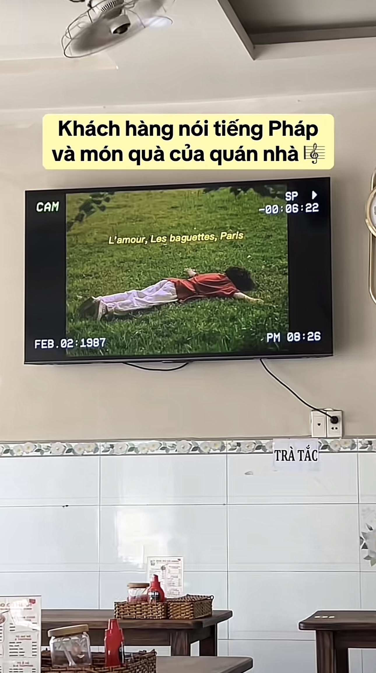 Làm một hành động với khách Tây, quán ăn ở TPHCM khiến dân tình thốt lên “không có ở bất kỳ nơi nào trên thế giới”- Ảnh 2. Làm một hành động với khách Tây, quán ăn ở TPHCM khiến dân tình thốt lên “không có ở bất kỳ nơi nào trên thế giới”- Ảnh 2.