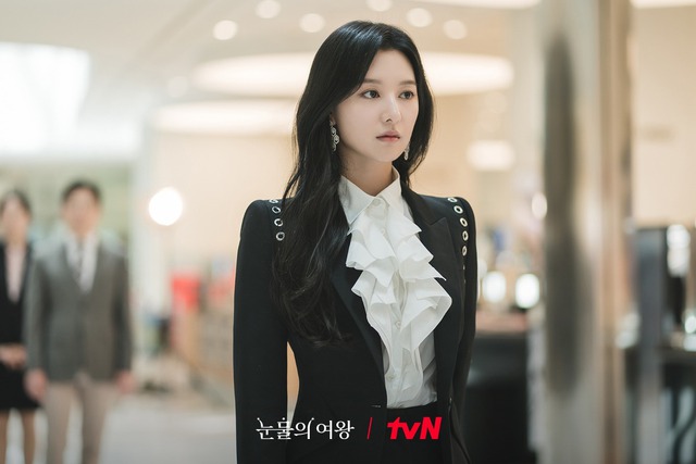 "Nàng thơ quý tộc" xứ Hàn hút hồn với khí chất quá tiểu thư: Sang đến độ stylist chỉ nhìn mà không dám chỉnh váy- Ảnh 8.