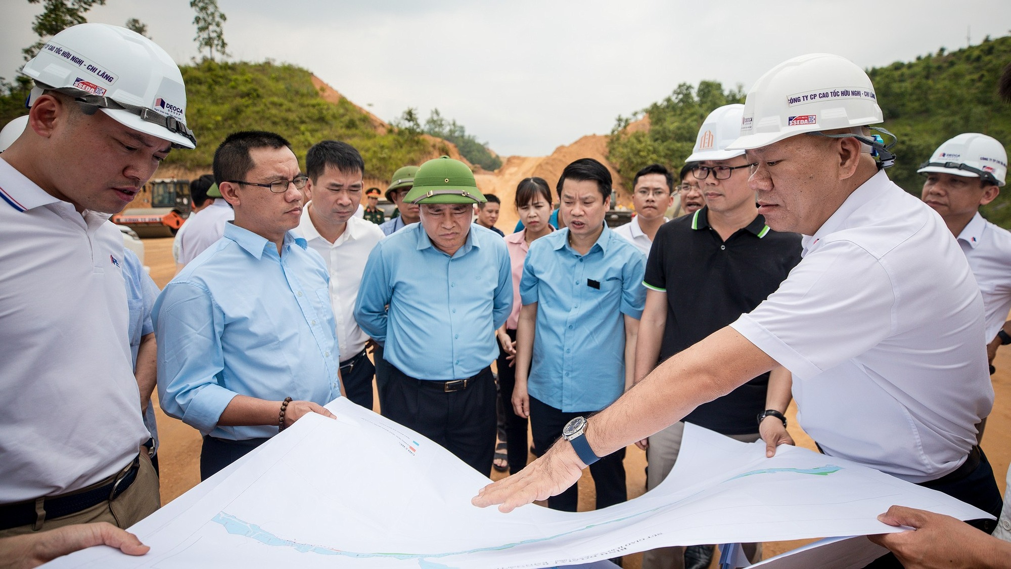 Nhận lệnh từ Thủ tướng, Đèo Cả thi công dự án huyết mạch khu vực biên giới phía Bắc, về đích cuối năm nay- Ảnh 1. Nhận lệnh từ Thủ tướng, Đèo Cả thi công dự án huyết mạch khu vực biên giới phía Bắc, về đích cuối năm nay- Ảnh 1.