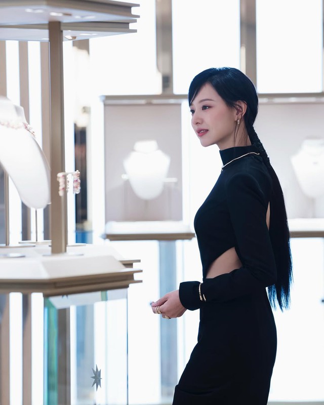 "Nàng thơ quý tộc" xứ Hàn hút hồn với khí chất quá tiểu thư: Sang đến độ stylist chỉ nhìn mà không dám chỉnh váy- Ảnh 12.