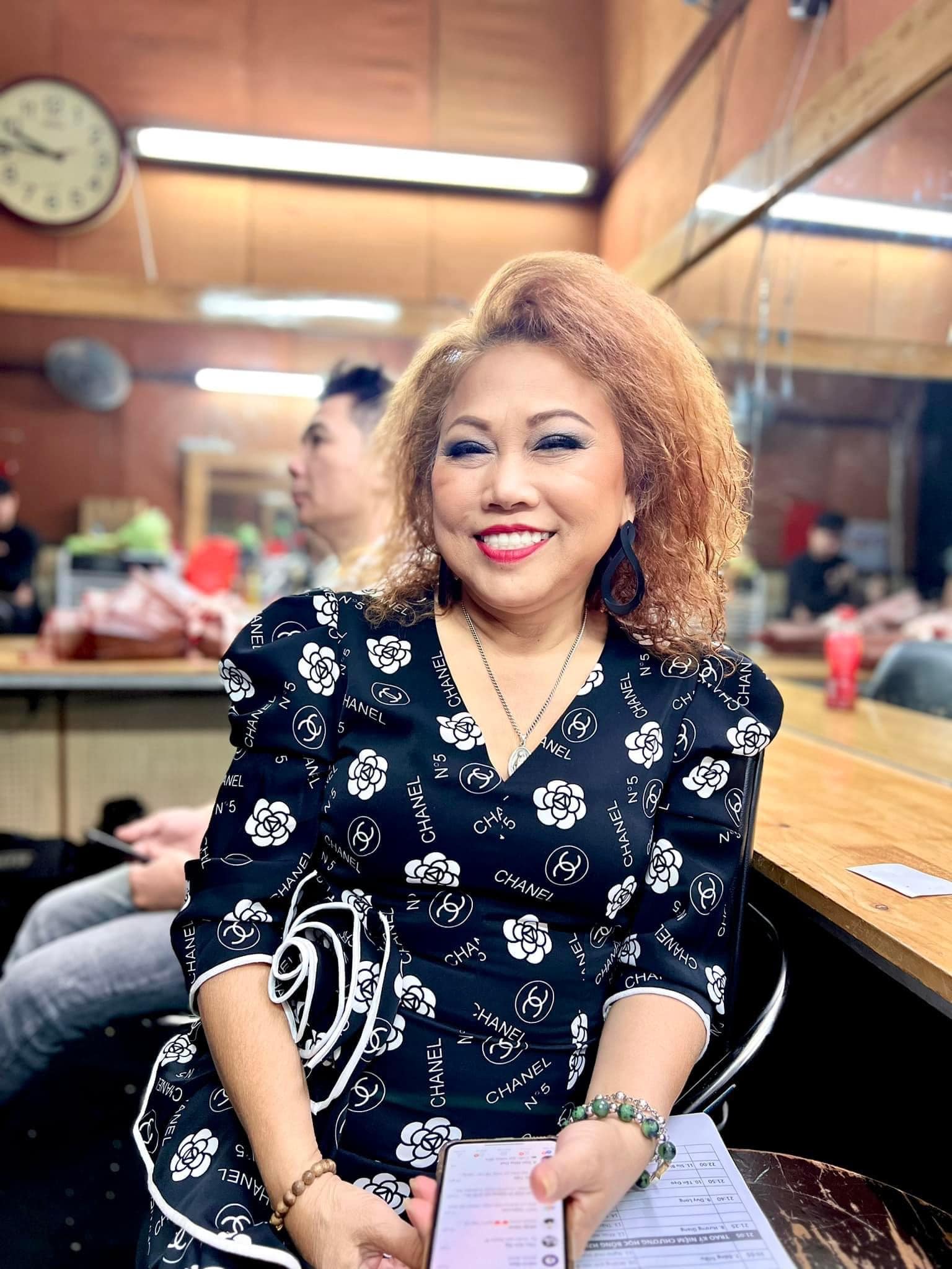 Một giám đốc người Nhật xin lỗi Siu Black: "Tôi xin lỗi vì đã coi thường cô"- Ảnh 1. Một giám đốc người Nhật xin lỗi Siu Black: "Tôi xin lỗi vì đã coi thường cô"- Ảnh 1.