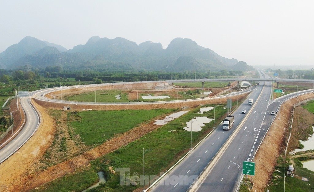 Sắp thu phí 5 tuyến cao tốc do nhà nước đầu tư- Ảnh 1. Sắp thu phí 5 tuyến cao tốc do nhà nước đầu tư- Ảnh 1.