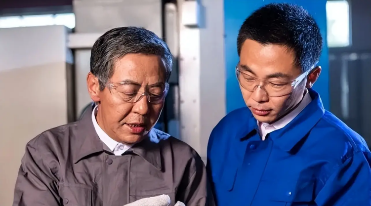 Trung Quốc: Bị ép nghỉ hưu sớm còn mất 20% lương, tôi dứt khoát làm 1 việc rồi rời đi, 2 tháng sau nhận được cuộc gọi “cầu cứu” từ giám đốc- Ảnh 2. Trung Quốc: Bị ép nghỉ hưu sớm còn mất 20% lương, tôi dứt khoát làm 1 việc rồi rời đi, 2 tháng sau nhận được cuộc gọi “cầu cứu” từ giám đốc- Ảnh 2.