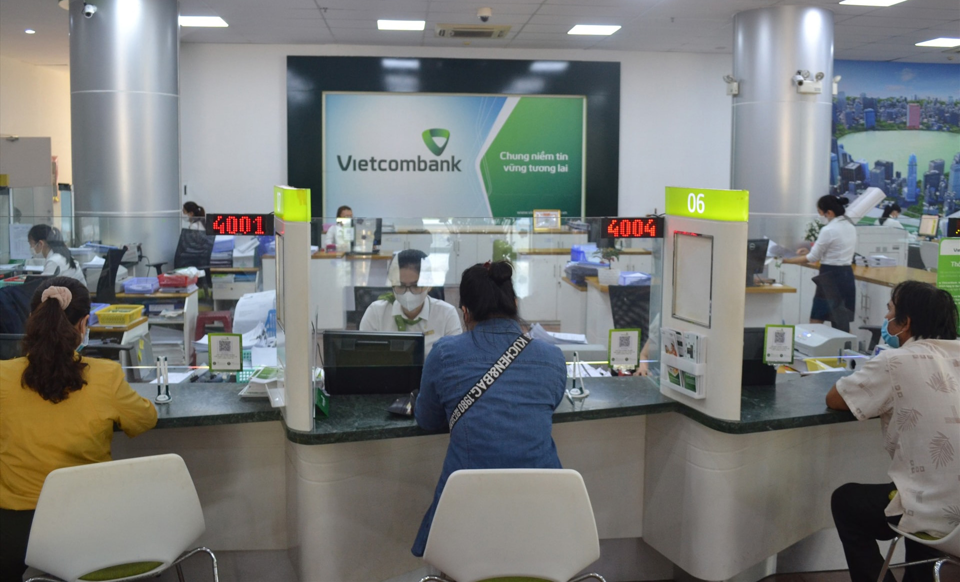 Người dùng Vietcombank, Agribank, Techcombank... cần làm ngay để không bị ngừng giao dịch rút, chuyển tiền- Ảnh 1. Người dùng Vietcombank, Agribank, Techcombank... cần làm ngay để không bị ngừng giao dịch rút, chuyển tiền- Ảnh 1.
