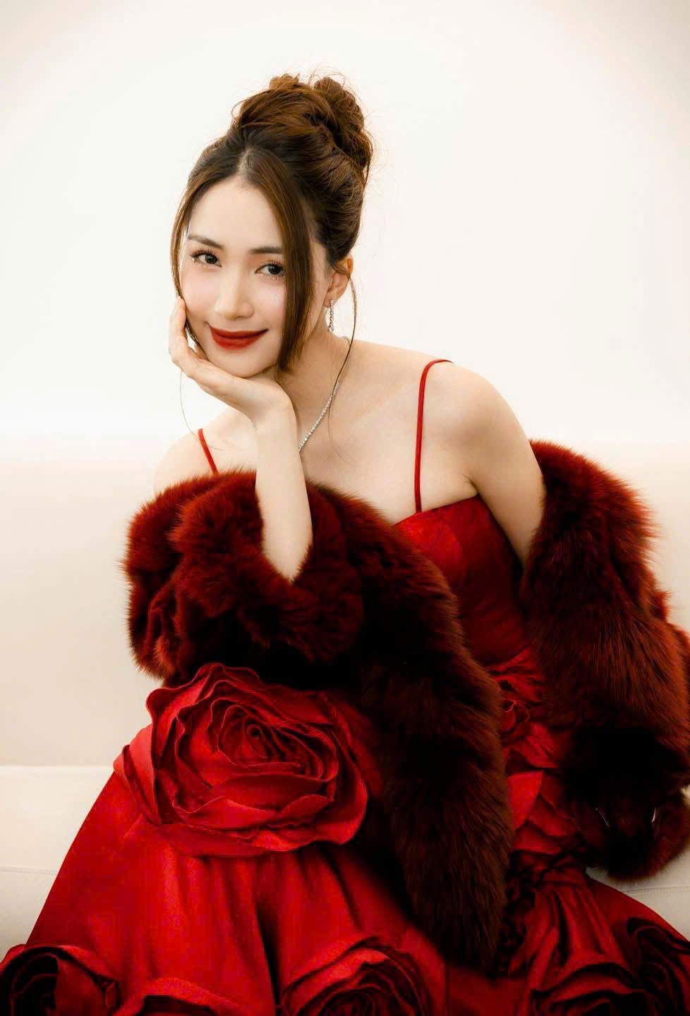Bức hình flex độ giàu có của Hoà Minzy- Ảnh 6. Bức hình flex độ giàu có của Hoà Minzy- Ảnh 6.