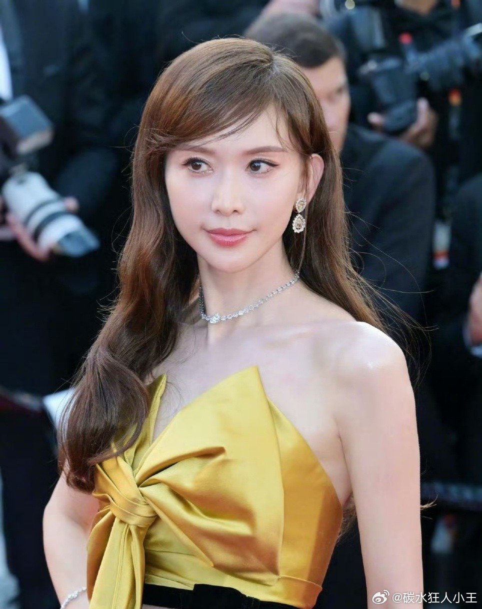 Mỹ nhân được khao khát nhất showbiz đổ vỡ với chồng ca sĩ, nhan sắc tàn tạ gây sốc vì bị bạo hành nhiều năm?- Ảnh 6. Mỹ nhân được khao khát nhất showbiz đổ vỡ với chồng ca sĩ, nhan sắc tàn tạ gây sốc vì bị bạo hành nhiều năm?- Ảnh 6.