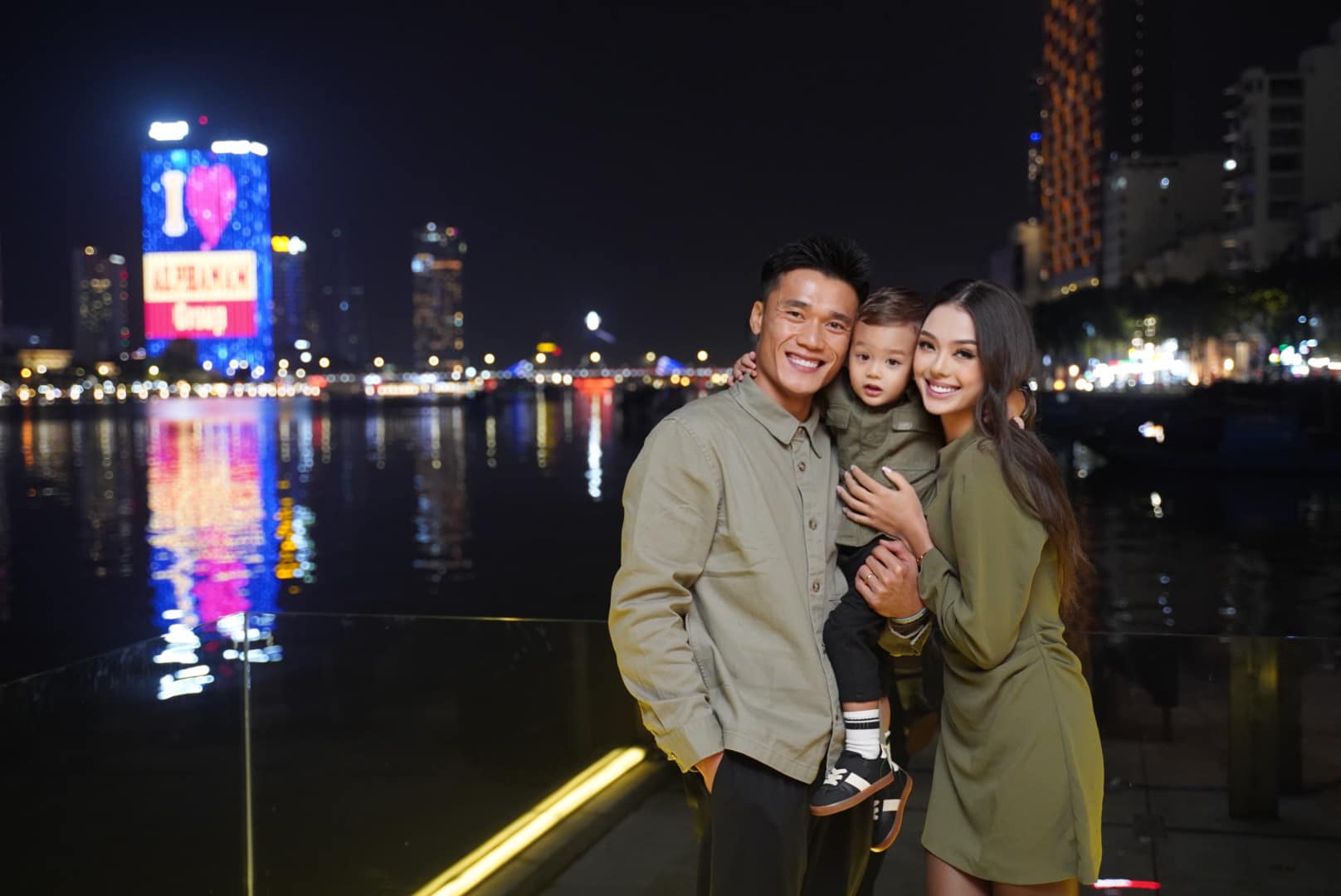 5 “thế lực nhí” làng bóng Việt: Con Quang Hải, Văn Hậu hút triệu views, nhóc tỳ nhà Công Phượng gây xôn xao cõi mạng- Ảnh 4. 5 “thế lực nhí” làng bóng Việt: Con Quang Hải, Văn Hậu hút triệu views, nhóc tỳ nhà Công Phượng gây xôn xao cõi mạng- Ảnh 4.