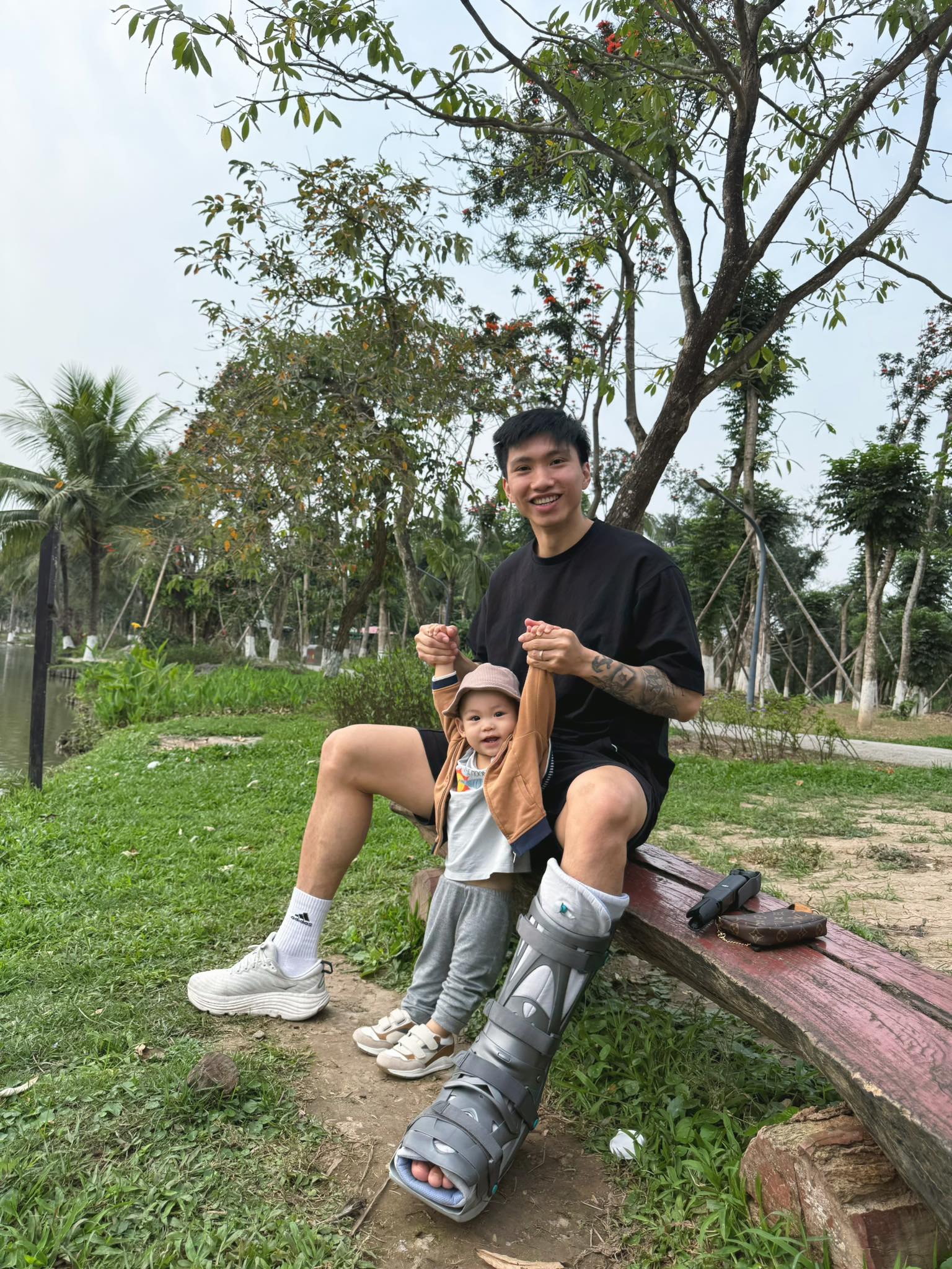 5 “thế lực nhí” làng bóng Việt: Con Quang Hải, Văn Hậu hút triệu views, nhóc tỳ nhà Công Phượng gây xôn xao cõi mạng- Ảnh 2. 5 “thế lực nhí” làng bóng Việt: Con Quang Hải, Văn Hậu hút triệu views, nhóc tỳ nhà Công Phượng gây xôn xao cõi mạng- Ảnh 2.