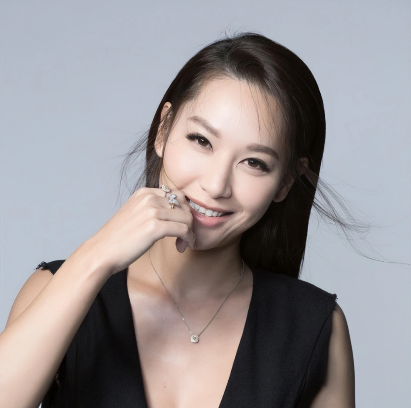 1 Hoa hậu đột ngột “bốc hơi” khỏi showbiz suốt 6 năm, đồng nghiệp phát hoảng tìm kiếm tới giờ vẫn không ra!- Ảnh 1. 1 Hoa hậu đột ngột “bốc hơi” khỏi showbiz suốt 6 năm, đồng nghiệp phát hoảng tìm kiếm tới giờ vẫn không ra!- Ảnh 1.
