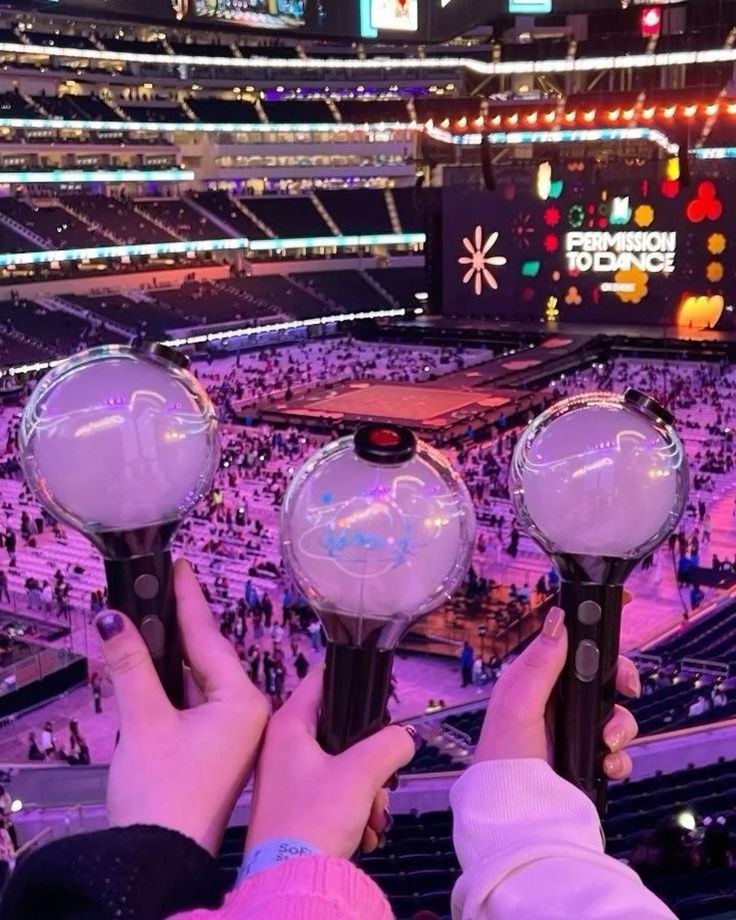 Jack và dàn sao bán lightstick giá triệu đồng, fan vẫn chi mạnh vì điều gì?- Ảnh 2. Jack và dàn sao bán lightstick giá triệu đồng, fan vẫn chi mạnh vì điều gì?- Ảnh 2.