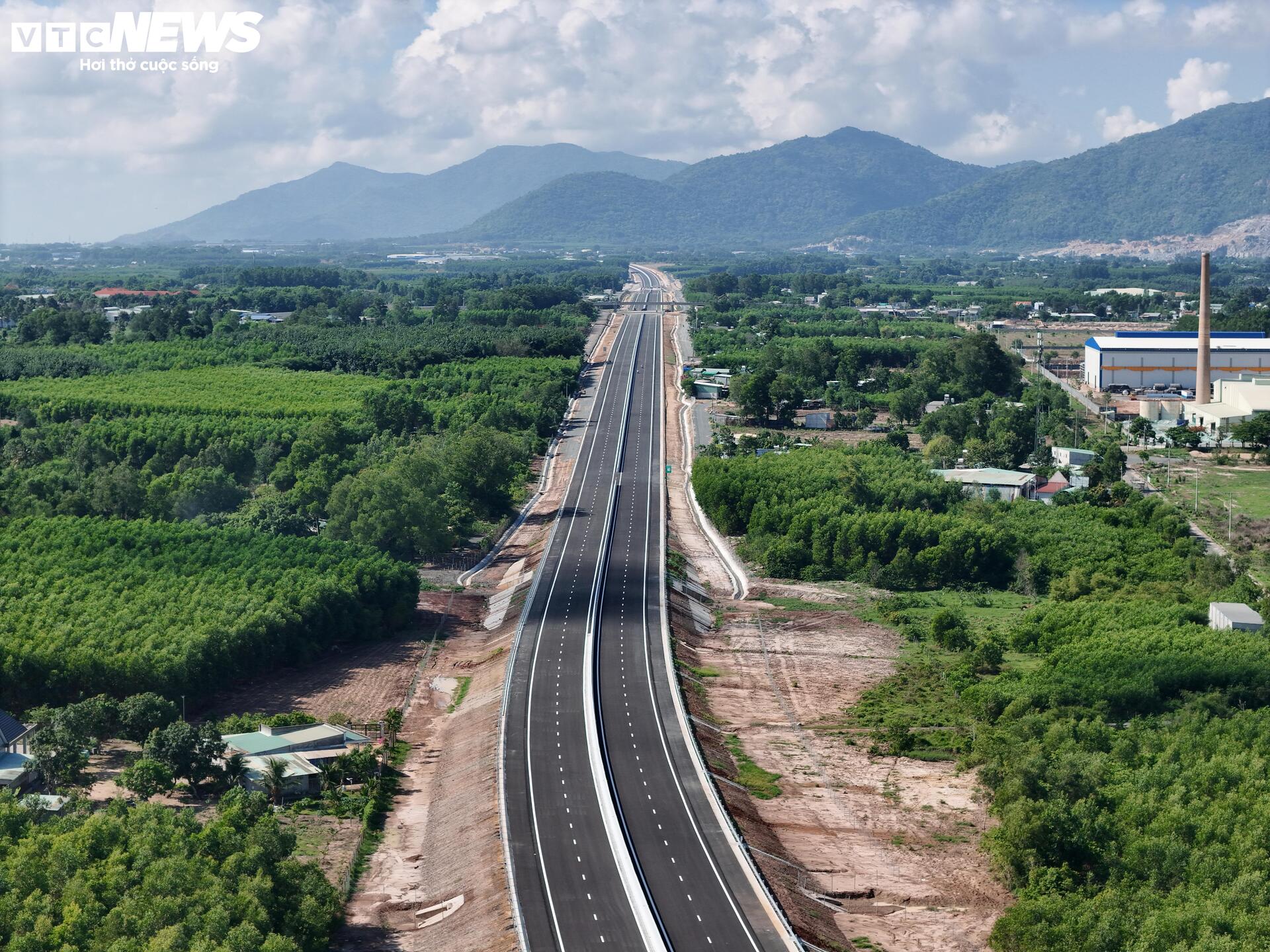 Toàn cảnh cao tốc Biên Hòa - Vũng Tàu đoạn qua Đồng Nai sau gần 2 năm thi công- Ảnh 16. Toàn cảnh cao tốc Biên Hòa - Vũng Tàu đoạn qua Đồng Nai sau gần 2 năm thi công- Ảnh 16.