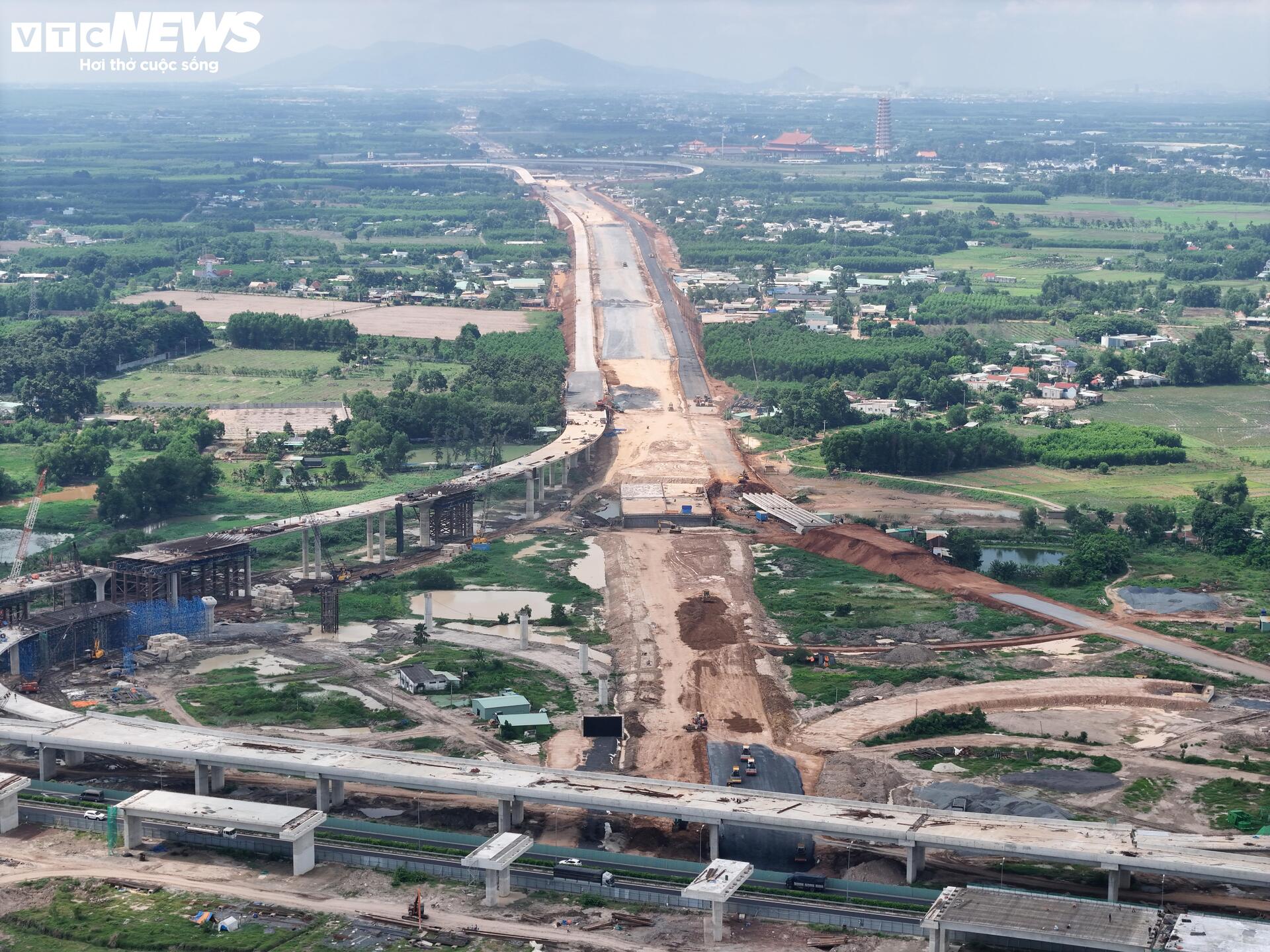 Toàn cảnh cao tốc Biên Hòa - Vũng Tàu đoạn qua Đồng Nai sau gần 2 năm thi công- Ảnh 13. Toàn cảnh cao tốc Biên Hòa - Vũng Tàu đoạn qua Đồng Nai sau gần 2 năm thi công- Ảnh 13.