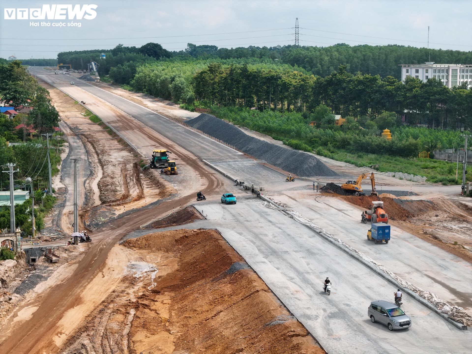 Toàn cảnh cao tốc Biên Hòa - Vũng Tàu đoạn qua Đồng Nai sau gần 2 năm thi công- Ảnh 7. Toàn cảnh cao tốc Biên Hòa - Vũng Tàu đoạn qua Đồng Nai sau gần 2 năm thi công- Ảnh 7.