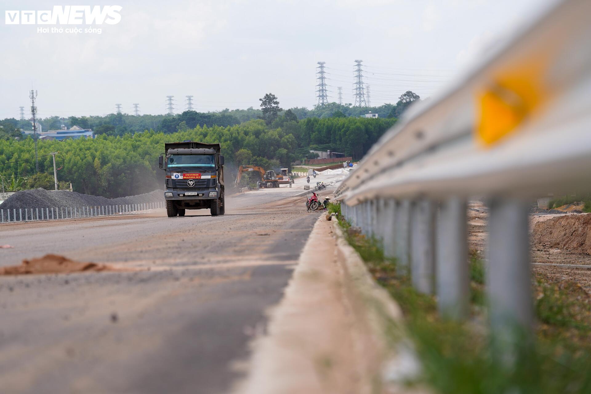Toàn cảnh cao tốc Biên Hòa - Vũng Tàu đoạn qua Đồng Nai sau gần 2 năm thi công- Ảnh 8. Toàn cảnh cao tốc Biên Hòa - Vũng Tàu đoạn qua Đồng Nai sau gần 2 năm thi công- Ảnh 8.