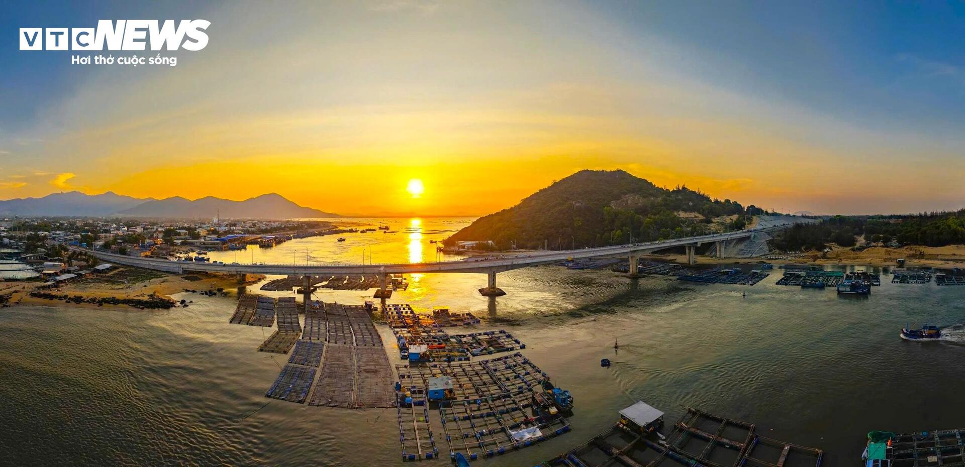 Những cung đường ven biển đẹp như tranh vẽ tại Bình Định - Ảnh 17. Những cung đường ven biển đẹp như tranh vẽ tại Bình Định - Ảnh 17.