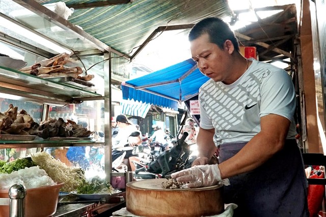 Không phải phở và bún bò Huế, món ăn 30.000 đồng/bát này mới là hương vị Việt lọt top ngon nhất thế giới- Ảnh 10. Không phải phở và bún bò Huế, món ăn 30.000 đồng/bát này mới là hương vị Việt lọt top ngon nhất thế giới- Ảnh 10.