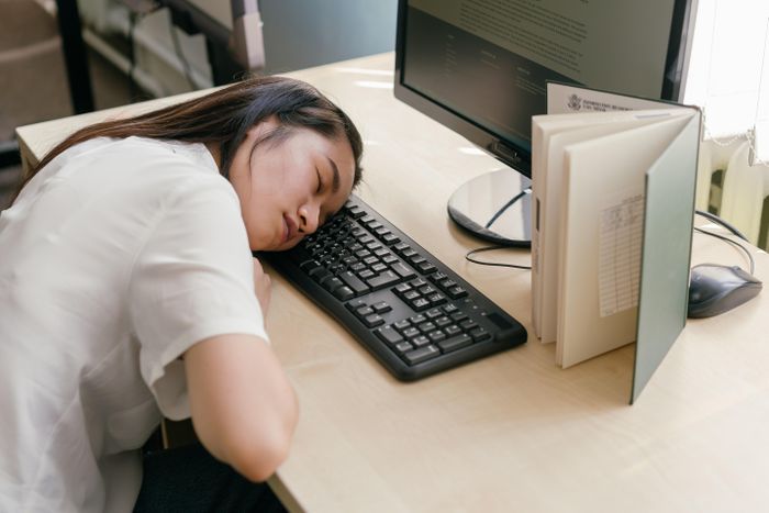 Nhân viên văn phòng mắc chứng mất trí nhớ ở tuổi 42, bác sĩ thẳng thắn: Thói quen ngủ trưa này sẽ khiến nhiều người “trắng não”- Ảnh 4. Nhân viên văn phòng mắc chứng mất trí nhớ ở tuổi 42, bác sĩ thẳng thắn: Thói quen ngủ trưa này sẽ khiến nhiều người “trắng não”- Ảnh 4.