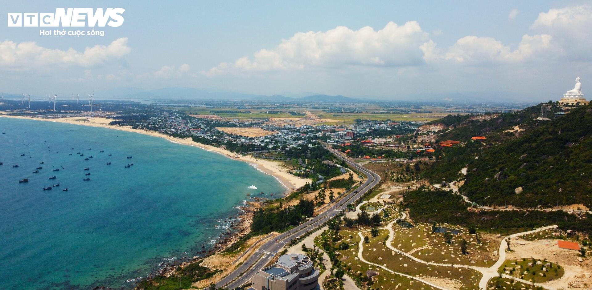 Những cung đường ven biển đẹp như tranh vẽ tại Bình Định - Ảnh 7. Những cung đường ven biển đẹp như tranh vẽ tại Bình Định - Ảnh 7.