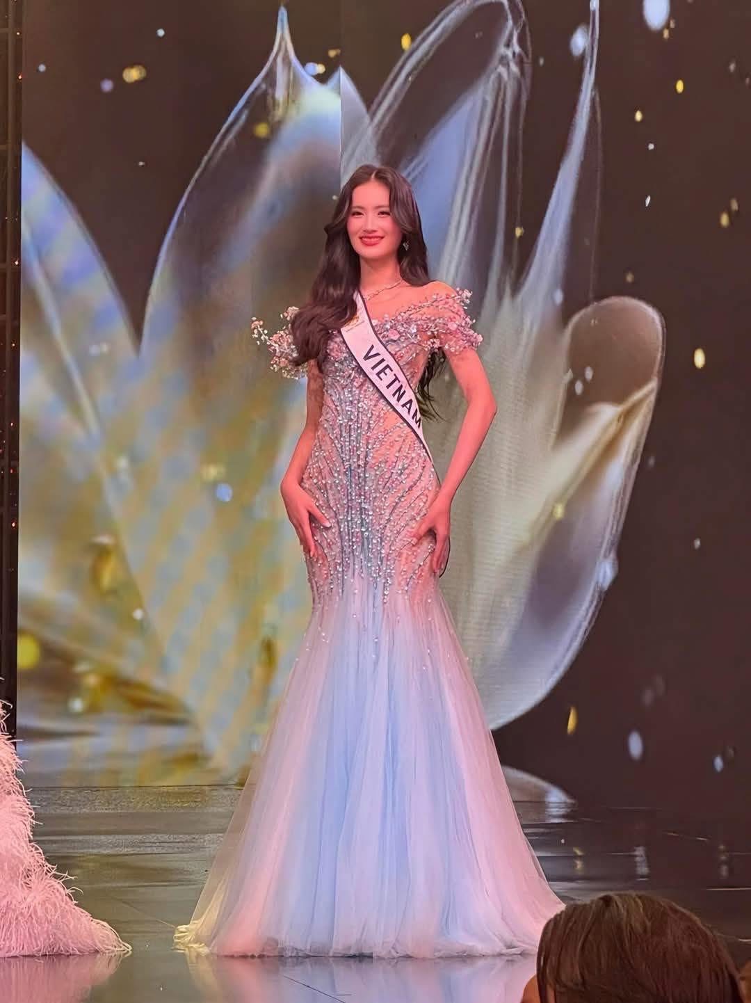Hoa hậu Ý Nhi chia sẻ nóng sau khi dừng chân top 40 Miss World: "Tôi tiếc nuối, nhưng..."- Ảnh 4. Hoa hậu Ý Nhi chia sẻ nóng sau khi dừng chân top 40 Miss World: "Tôi tiếc nuối, nhưng..."- Ảnh 4.