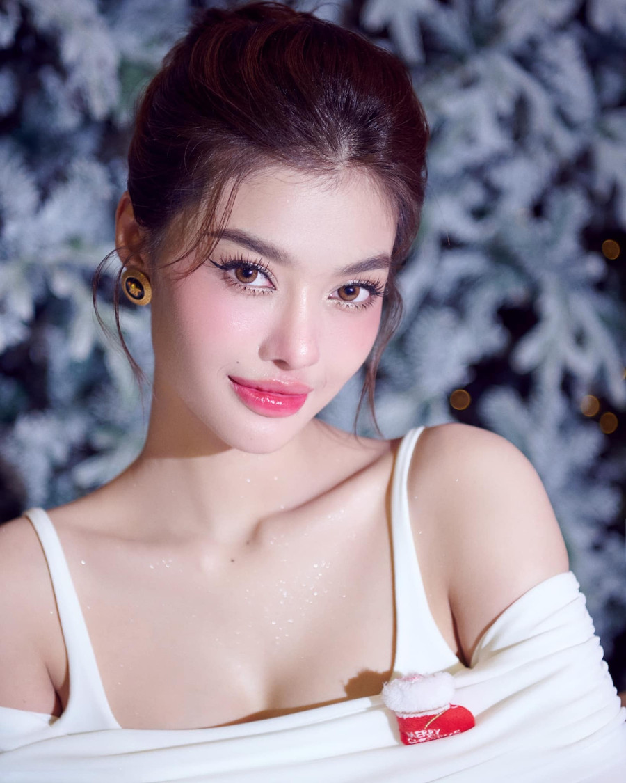 Á hậu 2000 bí mật sinh con: Bại lộ chuyện mang bầu qua 1 bức hình, hiện sống sang chảnh như phú bà- Ảnh 1. Á hậu 2000 bí mật sinh con: Bại lộ chuyện mang bầu qua 1 bức hình, hiện sống sang chảnh như phú bà- Ảnh 1.