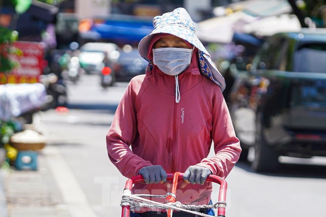 Miền Bắc nắng nóng trên 40 độ trước khi chuyển mưa dông- Ảnh 1. Miền Bắc nắng nóng trên 40 độ trước khi chuyển mưa dông- Ảnh 1.