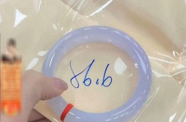 Mua vòng ngọc 180 triệu đồng trên sàn thương mại điện tử nhưng hoàn hàng, 1 ngày sau shipper báo kiện hàng thất lạc, công ty vận chuyển tuyên bố: "Chỉ bồi thường 240k"- Ảnh 1. Mua vòng ngọc 180 triệu đồng trên sàn thương mại điện tử nhưng hoàn hàng, 1 ngày sau shipper báo kiện hàng thất lạc, công ty vận chuyển tuyên bố: "Chỉ bồi thường 240k"- Ảnh 1.