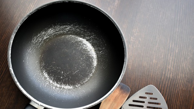 Tiết kiệm đến mấy thấy trong bếp có 3 loại nồi, chảo này cũng phải vứt ngay! Nếu không đừng trách cả nhà mắc bệnh- Ảnh 1. Tiết kiệm đến mấy thấy trong bếp có 3 loại nồi, chảo này cũng phải vứt ngay! Nếu không đừng trách cả nhà mắc bệnh- Ảnh 1.