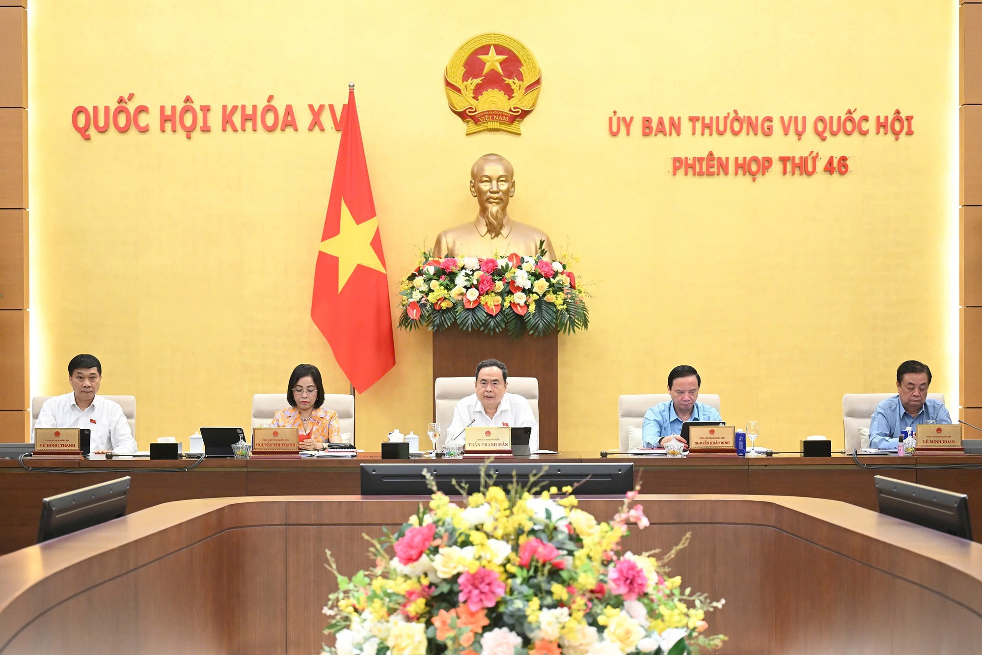 Không cấm dạy thêm, học thêm- Ảnh 1. Không cấm dạy thêm, học thêm- Ảnh 1.